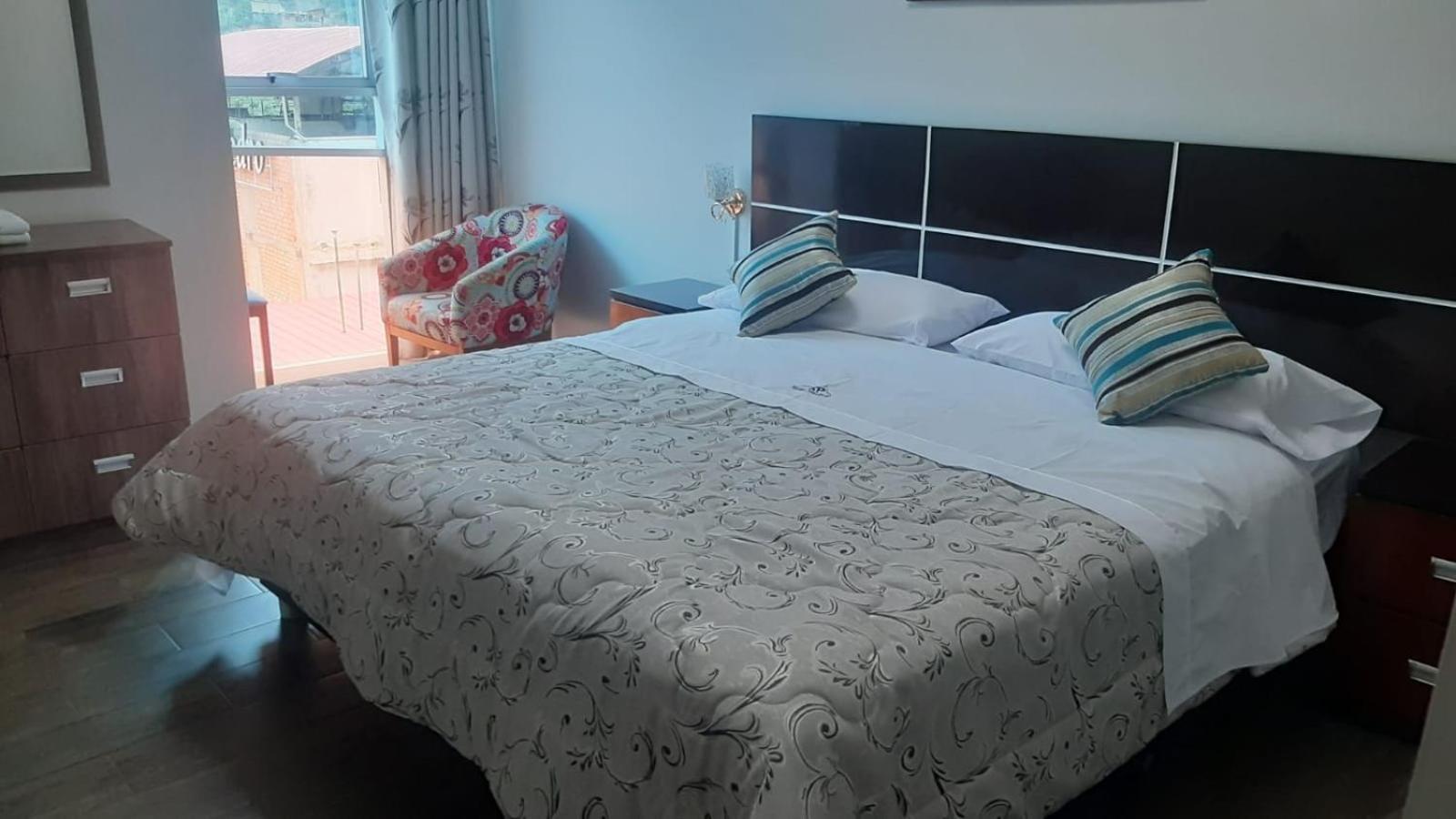 Hotel Real Palace Чурин Екстериор снимка
